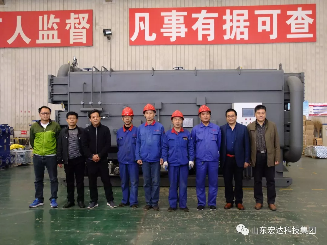 星空体育最新官网（China）官方网站
张总与新产品研制小组合影