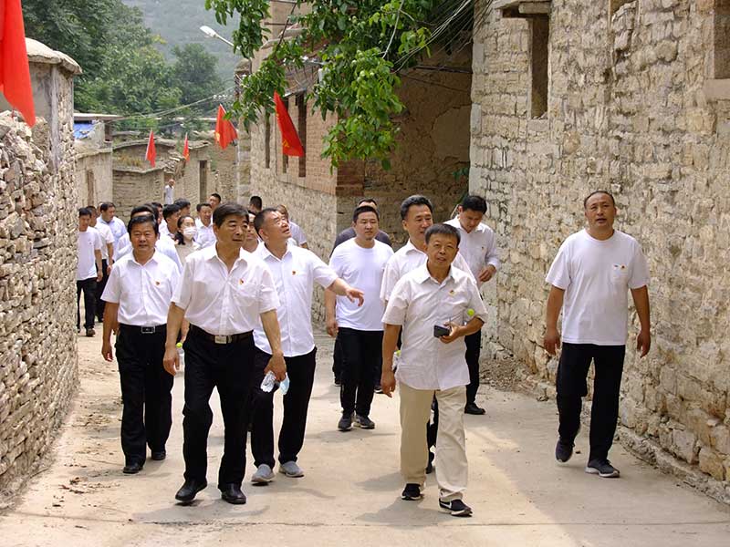 让党旗高高飘扬---星空体育最新官网（China）官方网站
集团党员参观大峰山红色教育基地活动
